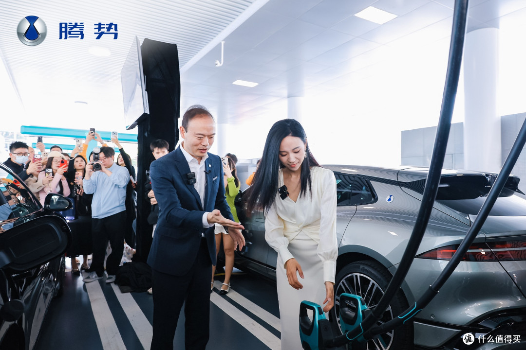 全新腾势Z9GT首台交付