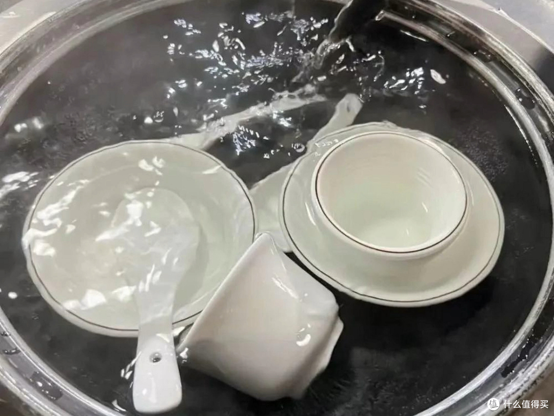 很多人餐前必烫碗餐，是仪式感还是真管用！原来90%的人都白忙活