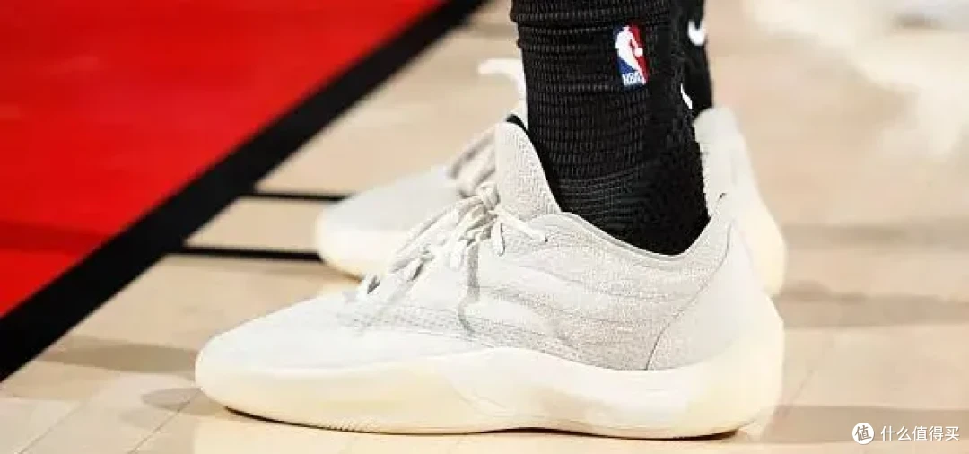 【NBA每日上脚】欢迎来到NBA!生涯首秀穿它想干啥?
