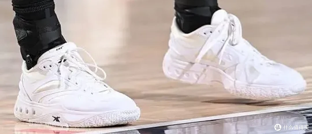 【NBA每日上脚】欢迎来到NBA!生涯首秀穿它想干啥?