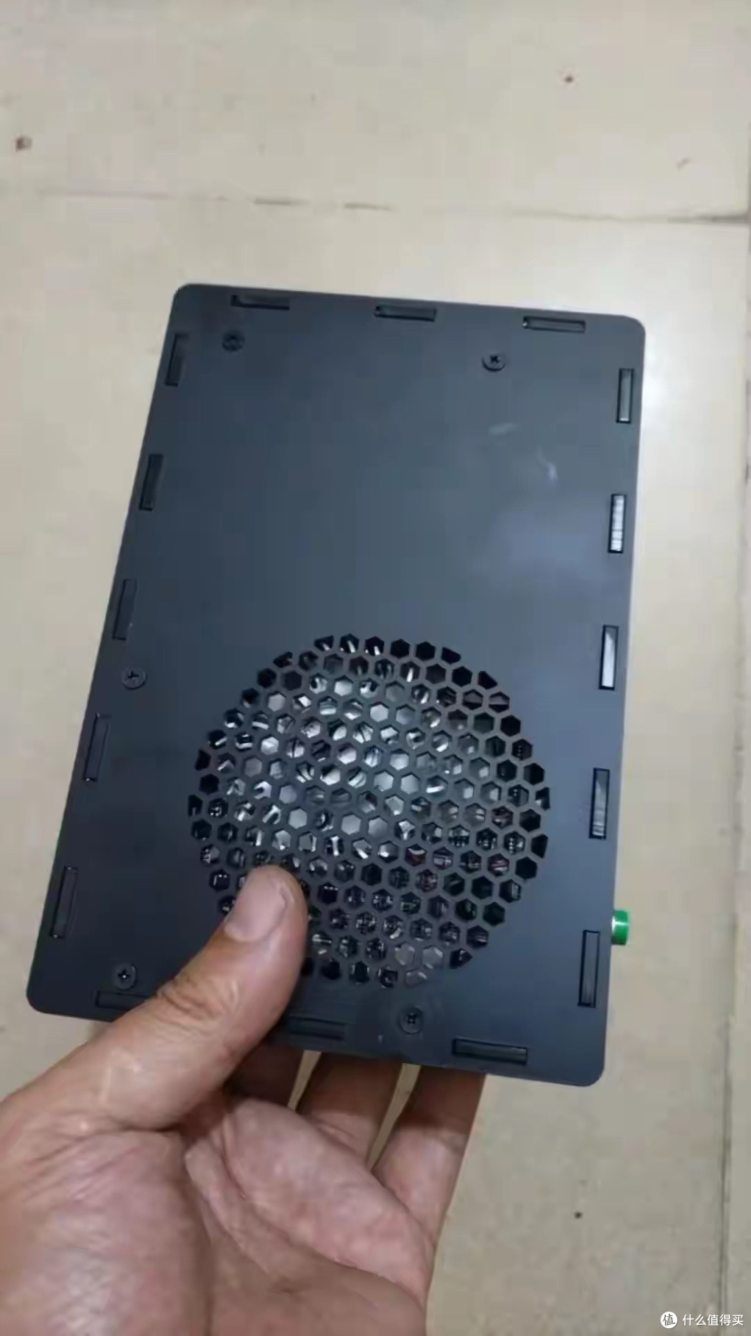 285元的R5 2500U主机,板载4G内存,支持NGFF硬盘,性能强过N100