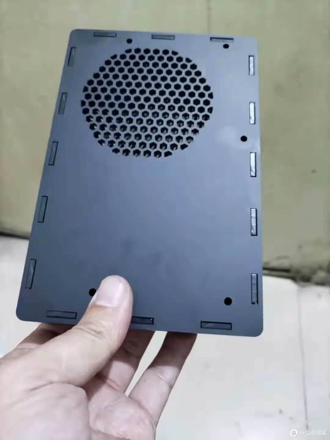 285元的R5 2500U主机,板载4G内存,支持NGFF硬盘,性能强过N100