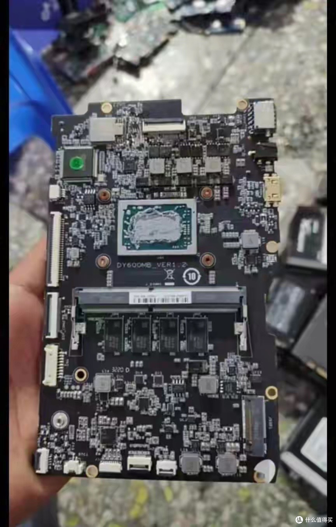 285元的R5 2500U主机,板载4G内存,支持NGFF硬盘,性能强过N100