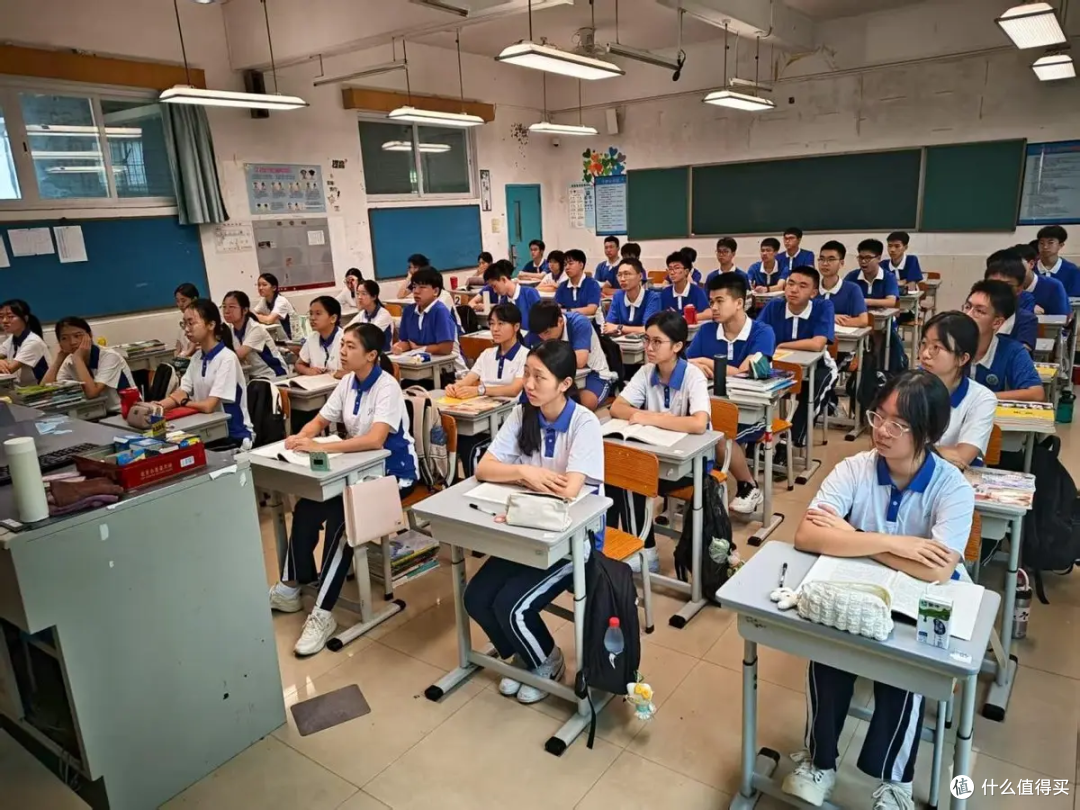 广东一中学取消早读，周三专属懒觉日，多睡20分钟太香了！