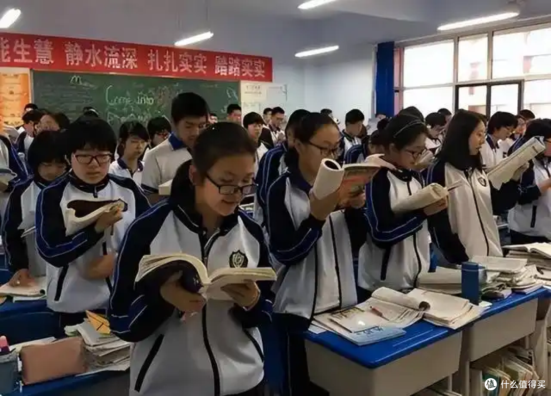 广东一中学取消早读，周三专属懒觉日，多睡20分钟太香了！