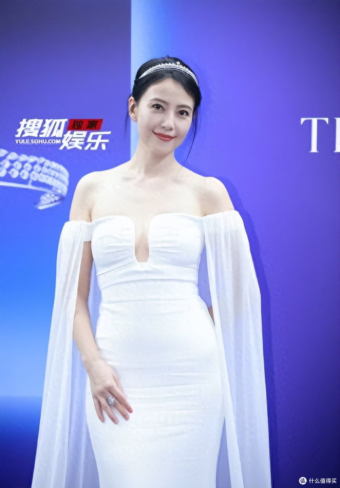 高圆圆又穿紧身裙了,好看穿搭让人移不开目光,一般人没这好身材
