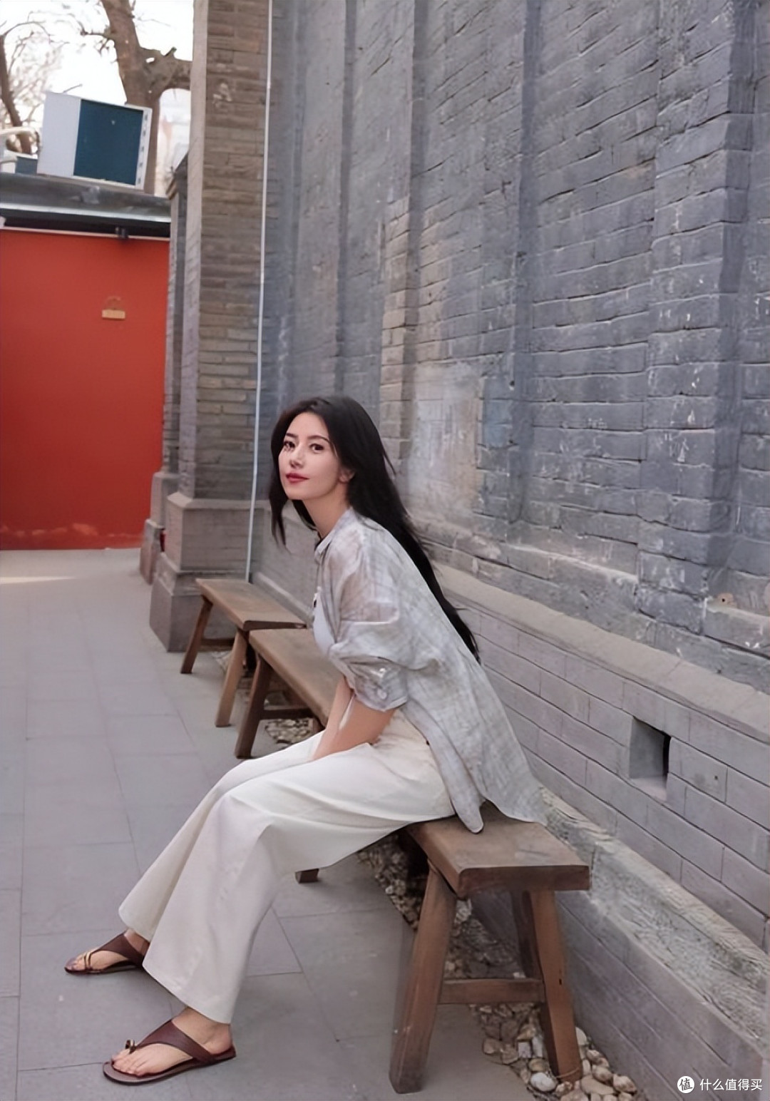高圆圆又穿紧身裙了,好看穿搭让人移不开目光,一般人没这好身材