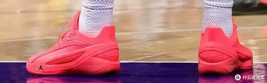【NBA每日上脚】别小瞧400+的团队款,穿它单场30分!