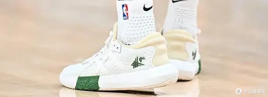 【NBA每日上脚】别小瞧400+的团队款,穿它单场30分!