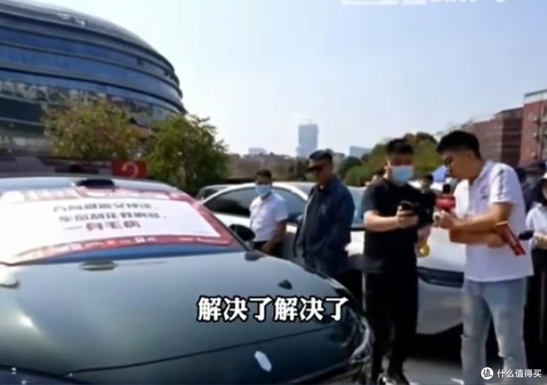 315车展大型翻车!问题车被偷蒙住,主持人当场怒喊售后:别藏了
