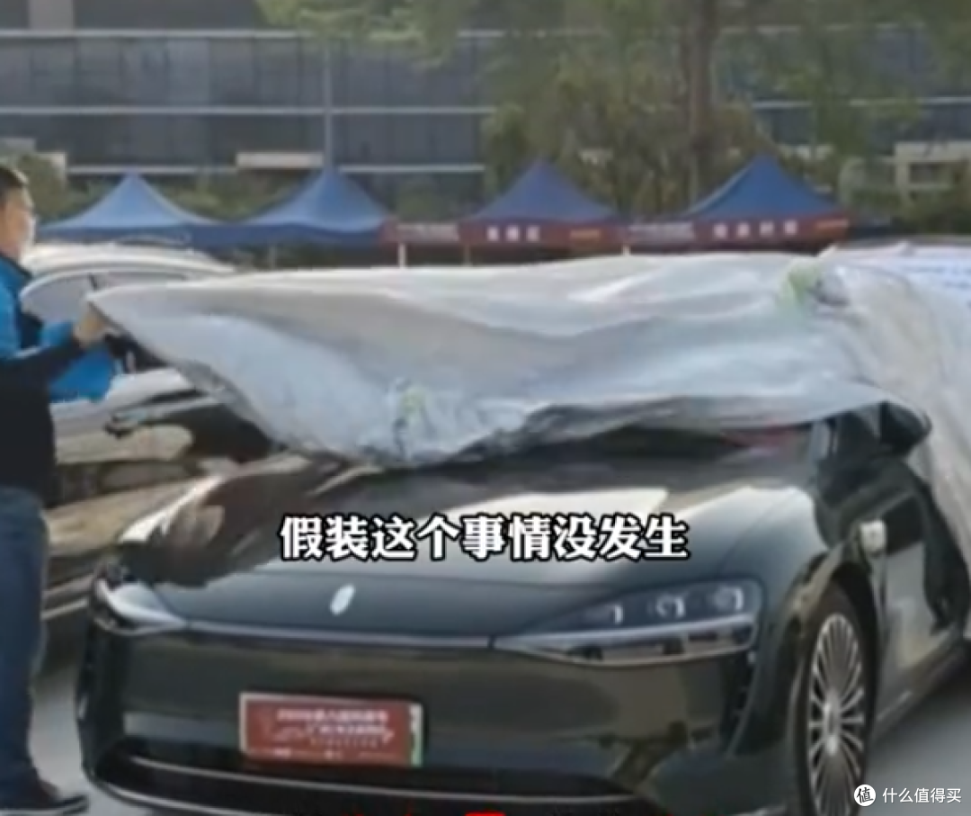 315车展大型翻车!问题车被偷蒙住,主持人当场怒喊售后:别藏了