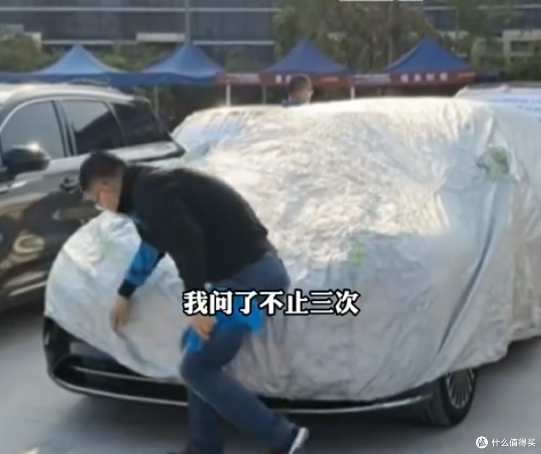 315车展大型翻车!问题车被偷蒙住,主持人当场怒喊售后:别藏了