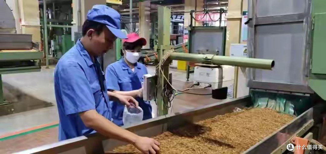 4万家门店的信任危机:在美宜佳买10包烟,为何全是假的?