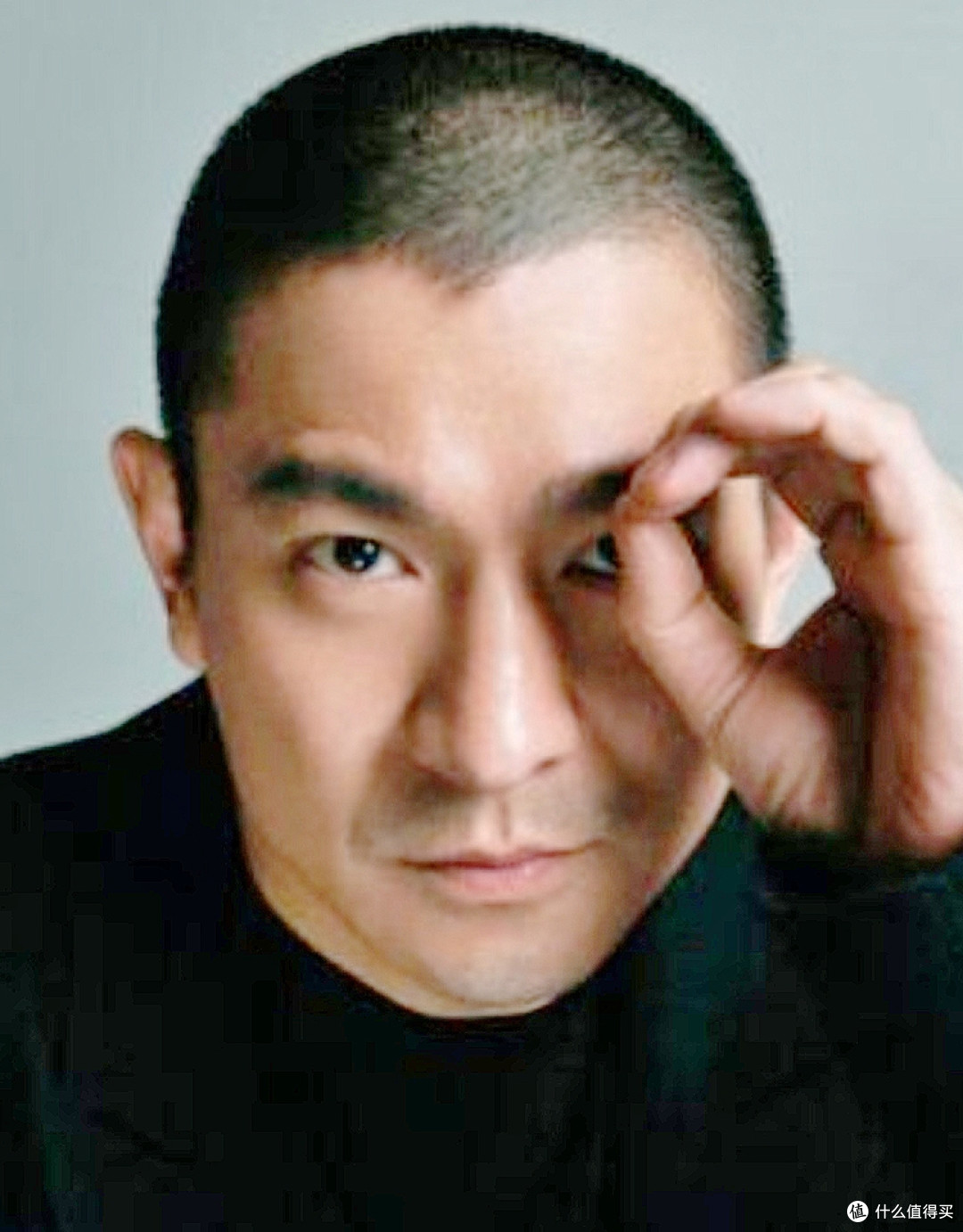 不建议50多岁男人留的发型：自认为洋气，实际叔味很重，油腻显老