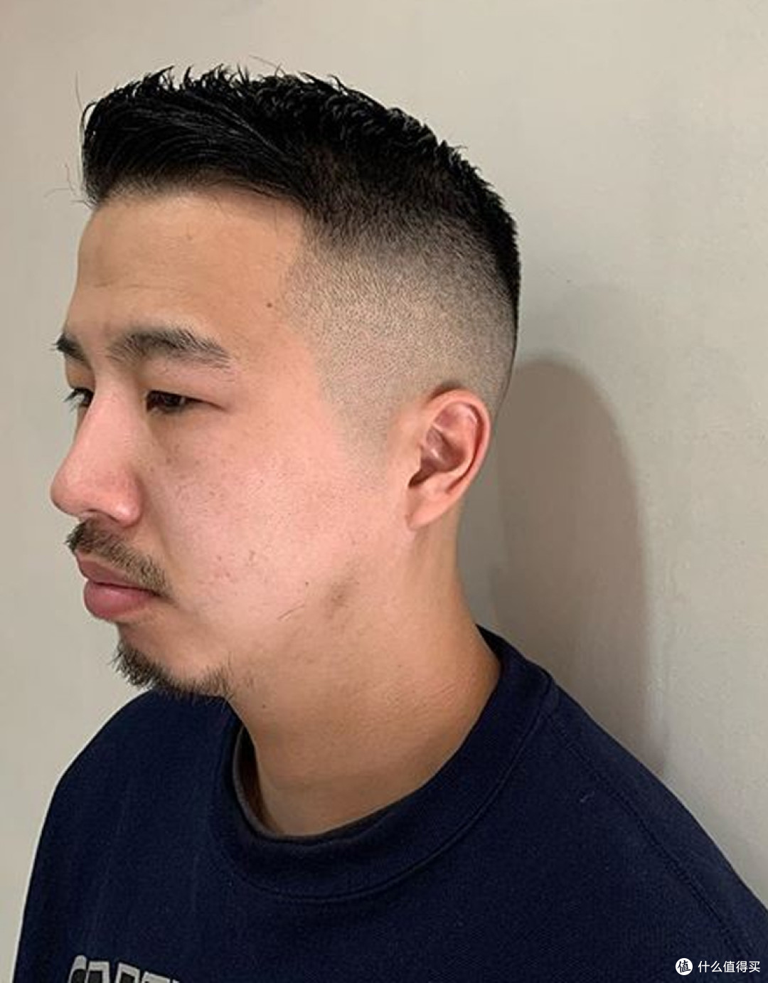 不建议50多岁男人留的发型：自认为洋气，实际叔味很重，油腻显老