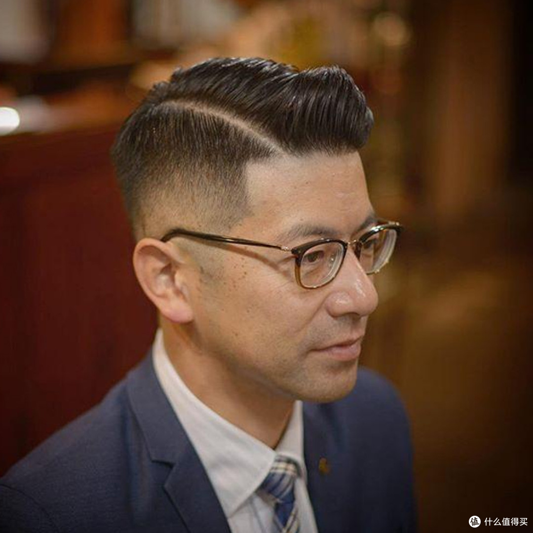不建议50多岁男人留的发型：自认为洋气，实际叔味很重，油腻显老
