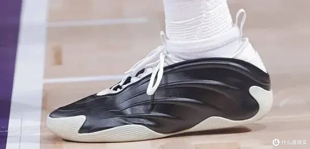【NBA每日上脚】状元郎拒绝穿新鞋！NB团队款有致命伤？