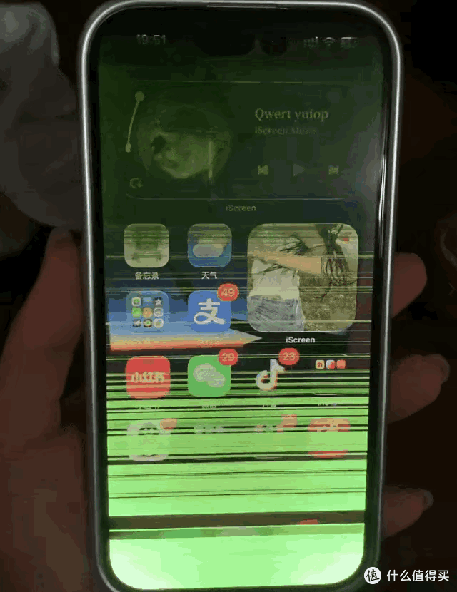 突发！iPhone闪绿屏拒不保修，苹果被立案调查，快看看你的手机！