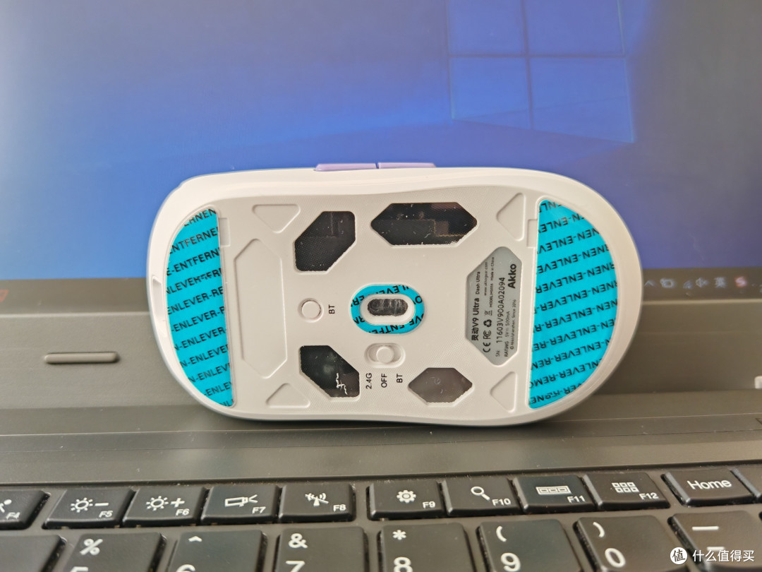Akko灵动 V9 Ultra 三模电竞鼠标实测:39g 轻到飞起,百元档性价比首选
