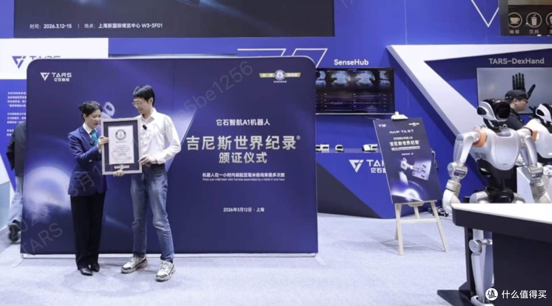 凭实力被央视点赞!它石智航AWE最大赢家丁文超揭秘模型底层奥秘