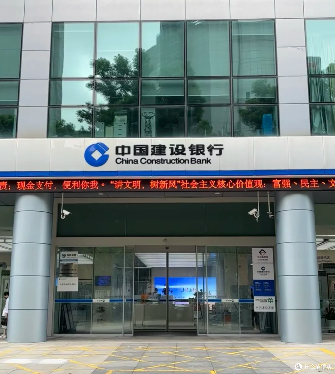 奉劝大家:2026年去银行存款,牢记“3要2不要”,多赚利息少踩坑