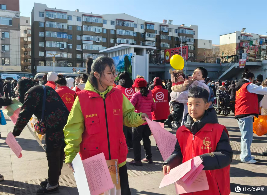 阿城区青年志愿者协会3·15为市民权益保驾护航