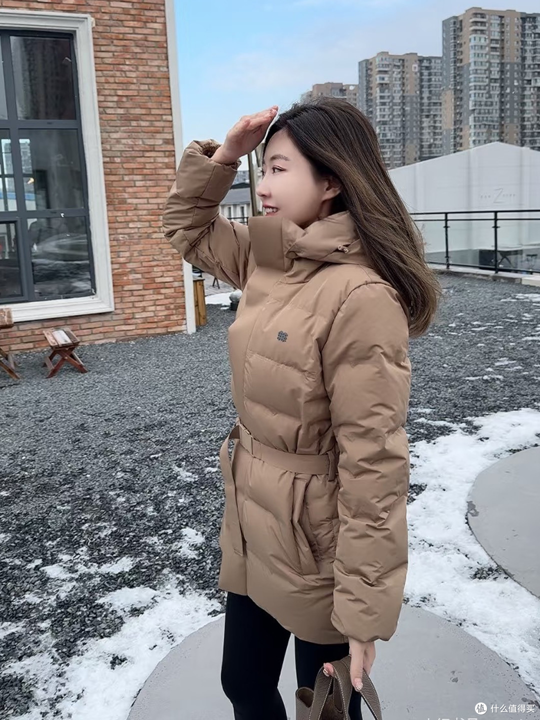 现在火了一种中产穿搭:可隆羽绒服搭配lulu瑜伽裤,简约又高级!