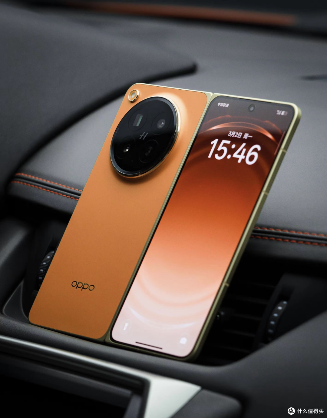 预算一万,买Find N6还是Magic V6?看完“底裤”对比,不再纠结