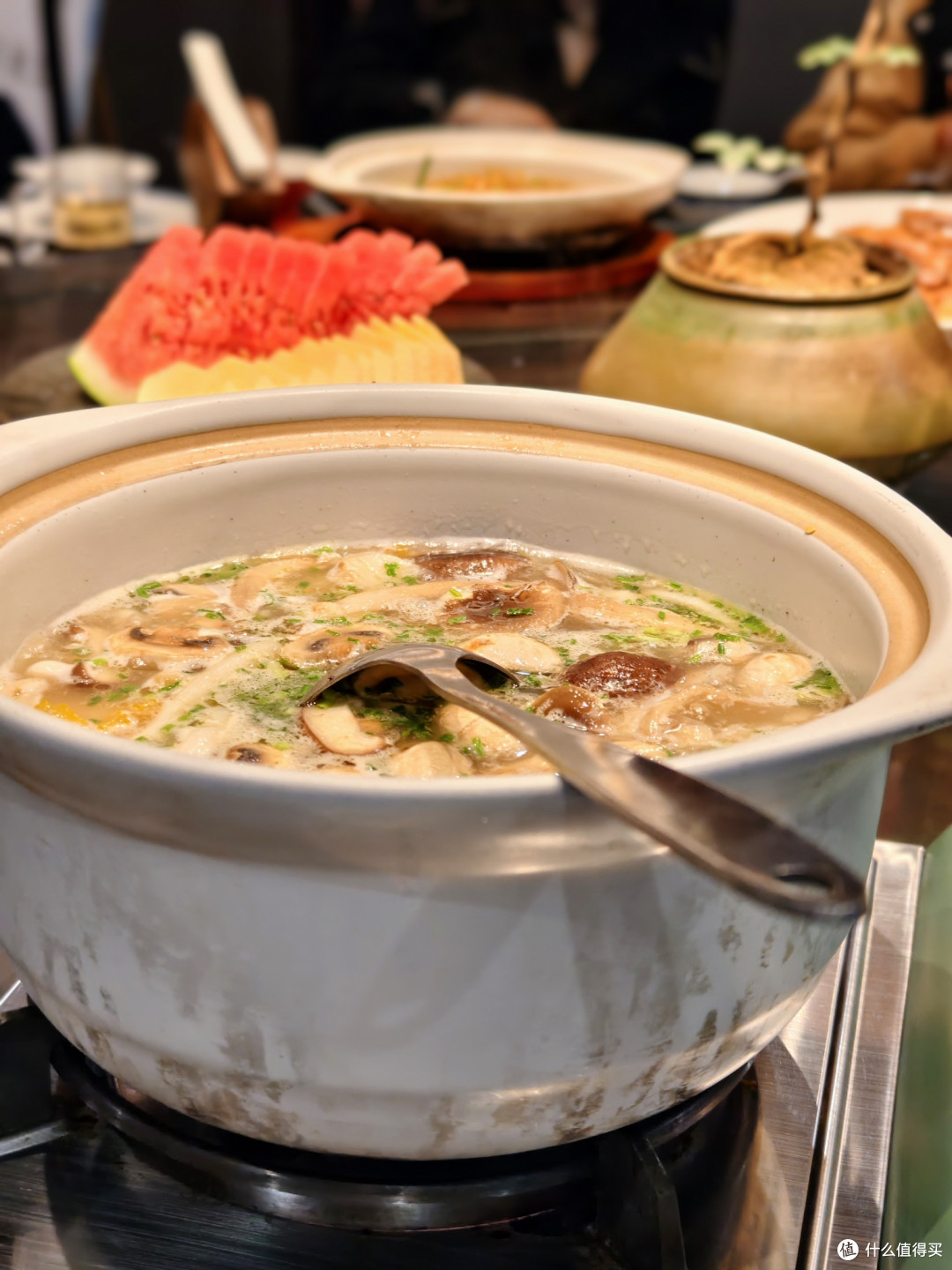 超市卖5元/斤肉鸡,真能吃?有激素和抗生素吗?解析低价背后真相