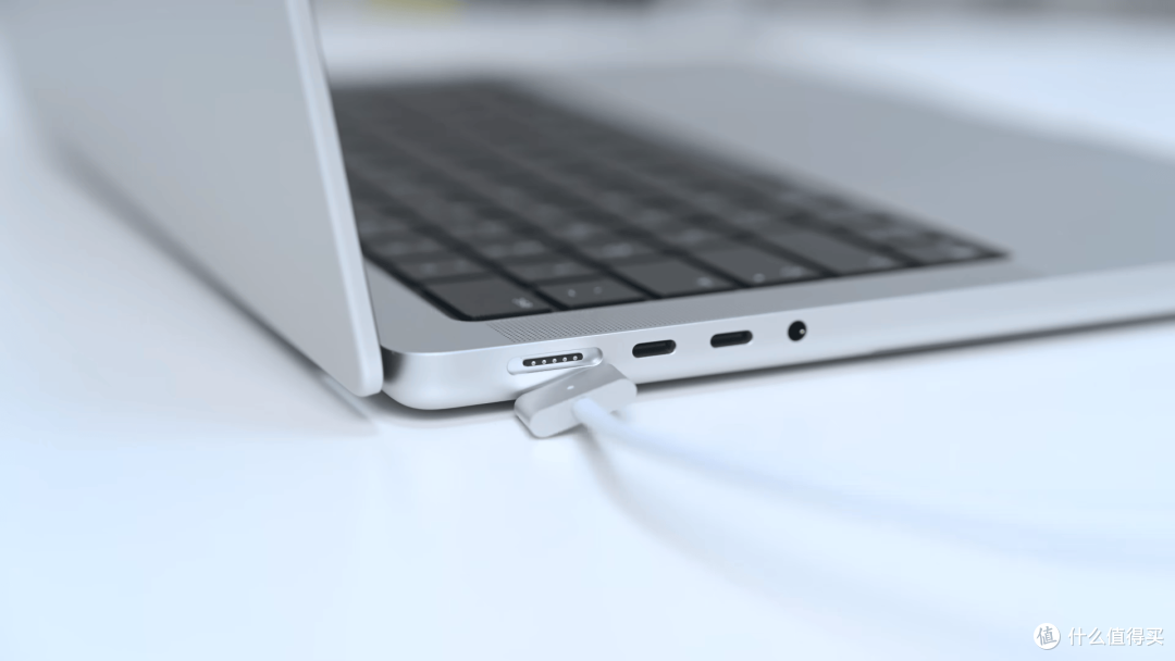 性能超越5080桌面端 M5 Max的MacBook Pro体验 4万多就能拥有