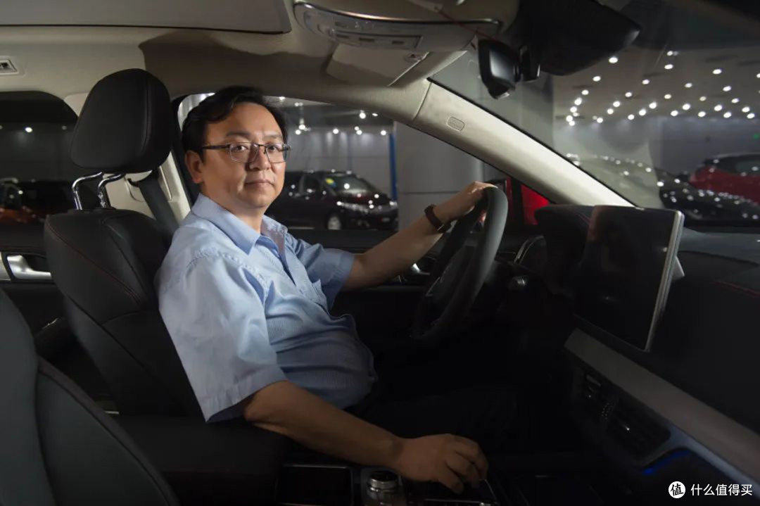 王传福退出价格战,比亚迪换赛道卷技术,12万工程师才是真护城河