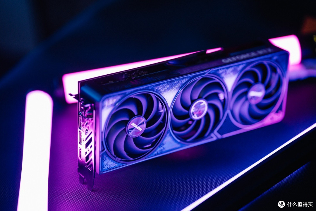 iGame GeForce RTX 5070 Ti Ultra OC SFF评测:暗色系新花样