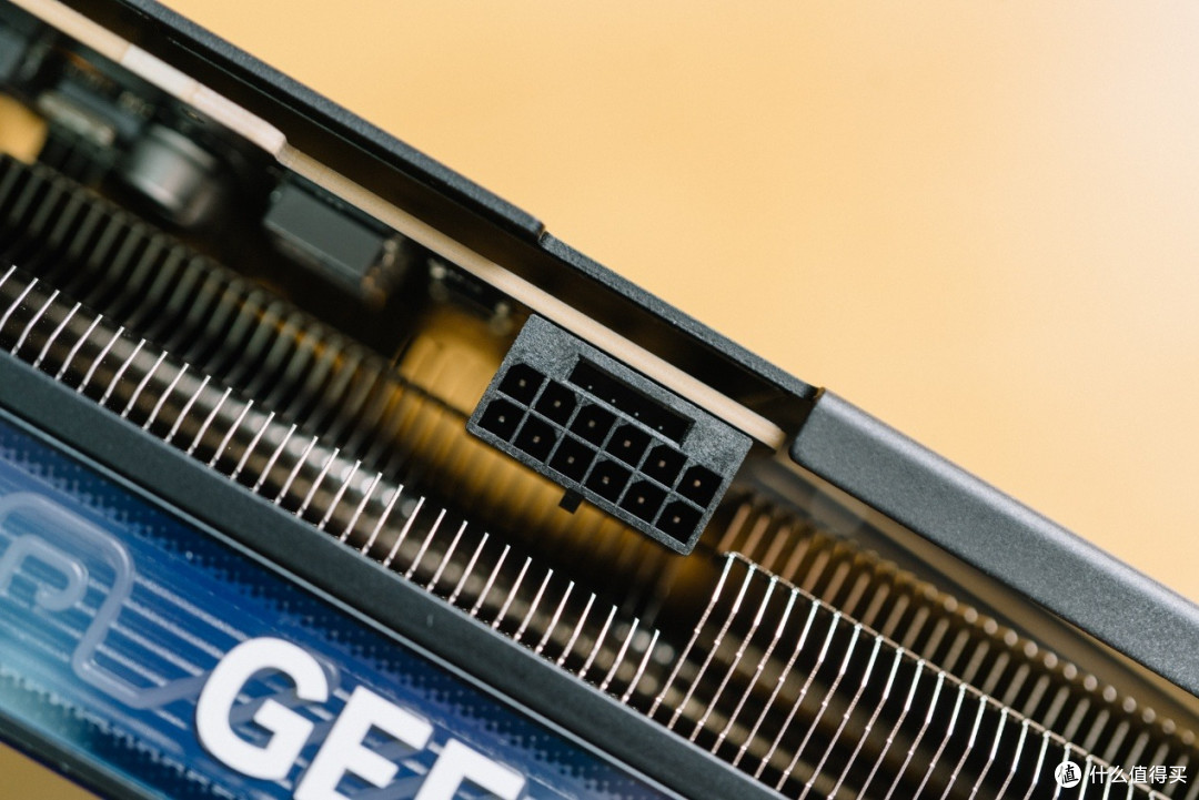 iGame GeForce RTX 5070 Ti Ultra OC SFF评测:暗色系新花样