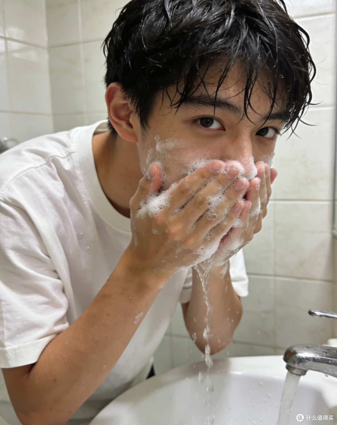 天天洗脸还油腻?试试这些长效控油、不紧绷的高性价比洁面