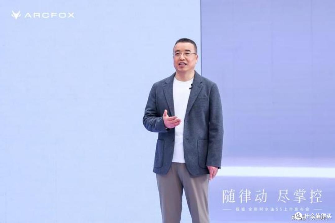 补贴价9.98万起打造中型轿车价值标杆!极狐全新阿尔法S5正式上市