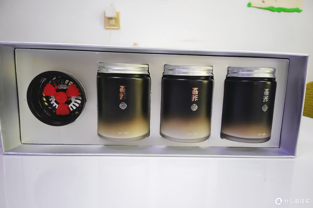 吾非太阳能车载净化器礼盒体验|主动除醛+净化,一站式解决