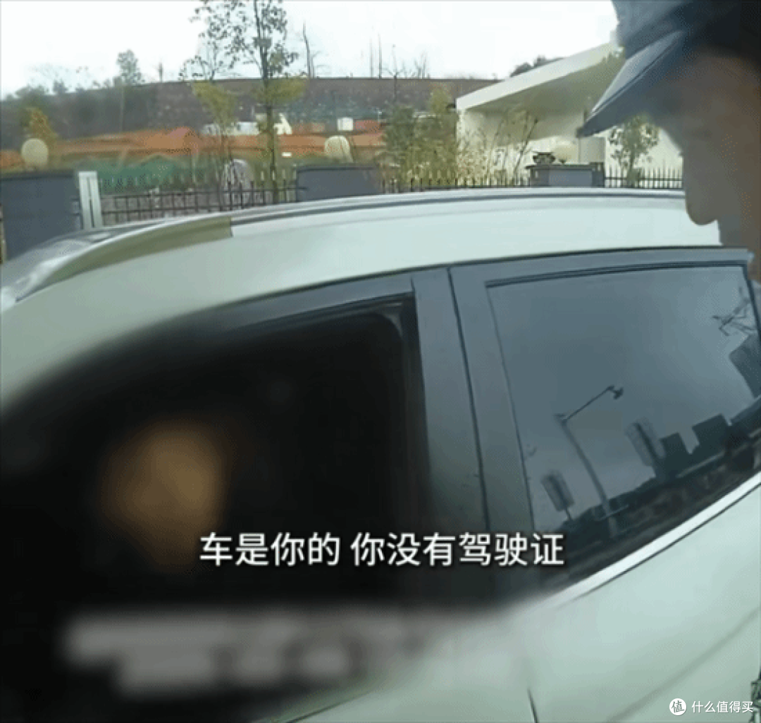 科目四学员开车送考科目一,全车没一张驾驶证,刚上高速就栽了!