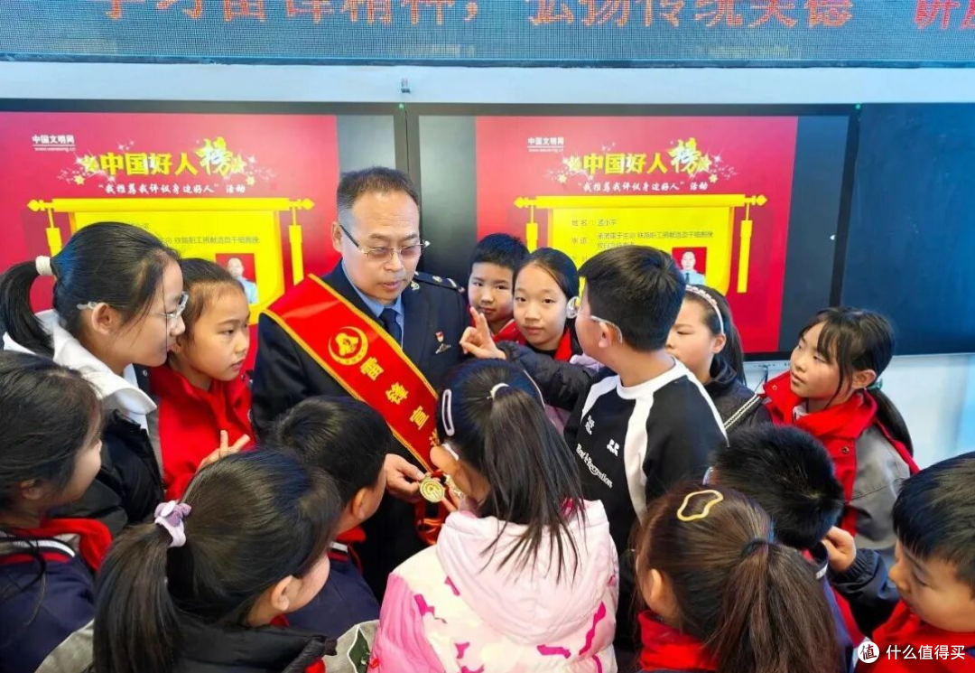 孟小平秘书长入校园开展雷锋故事主题宣讲活动