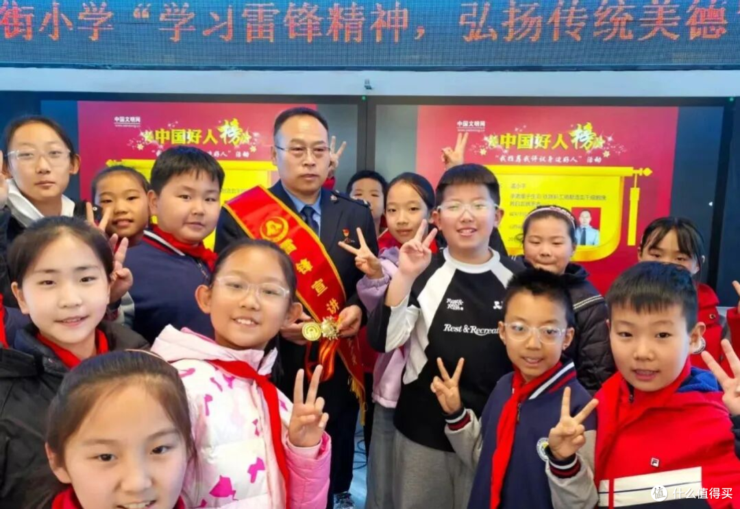 孟小平秘书长入校园开展雷锋故事主题宣讲活动