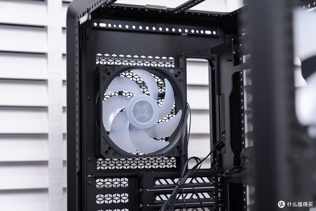 紧凑中塔新范式,酷冷 MasterFrame 500 Mesh 装机展示