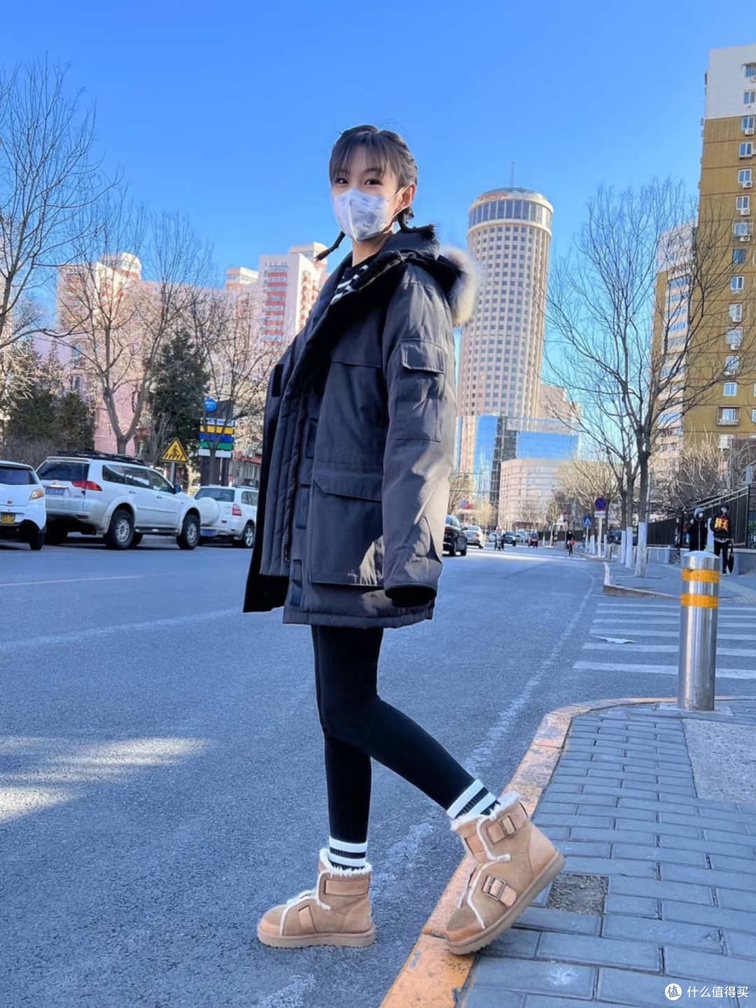 如今很多人在穿:“大鹅羽绒服+lululemon瑜伽裤”,洋气又舒适