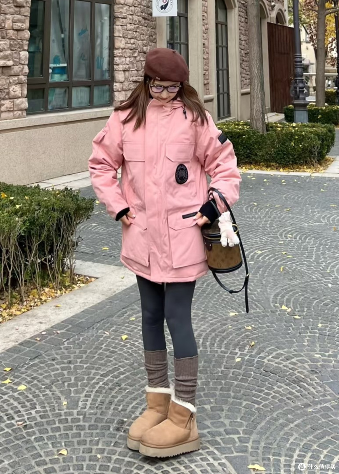如今很多人在穿:“大鹅羽绒服+lululemon瑜伽裤”,洋气又舒适