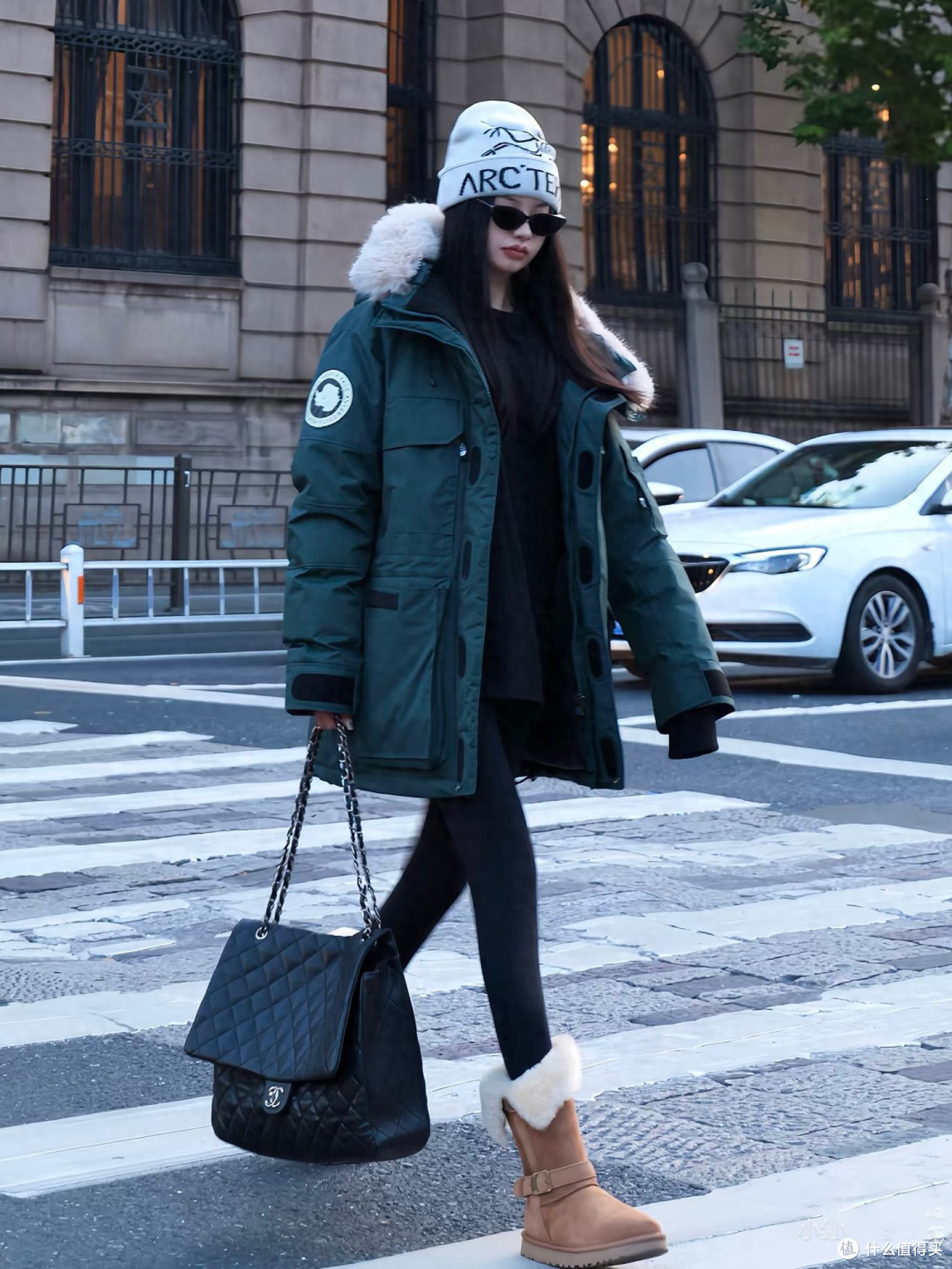 如今很多人在穿:“大鹅羽绒服+lululemon瑜伽裤”,洋气又舒适