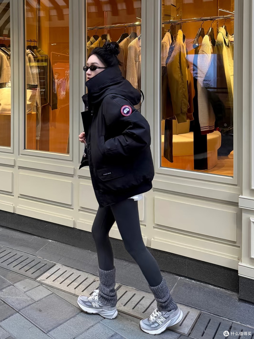 如今很多人在穿:“大鹅羽绒服+lululemon瑜伽裤”,洋气又舒适