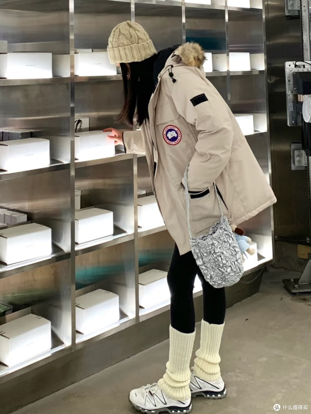 如今很多人在穿:“大鹅羽绒服+lululemon瑜伽裤”,洋气又舒适