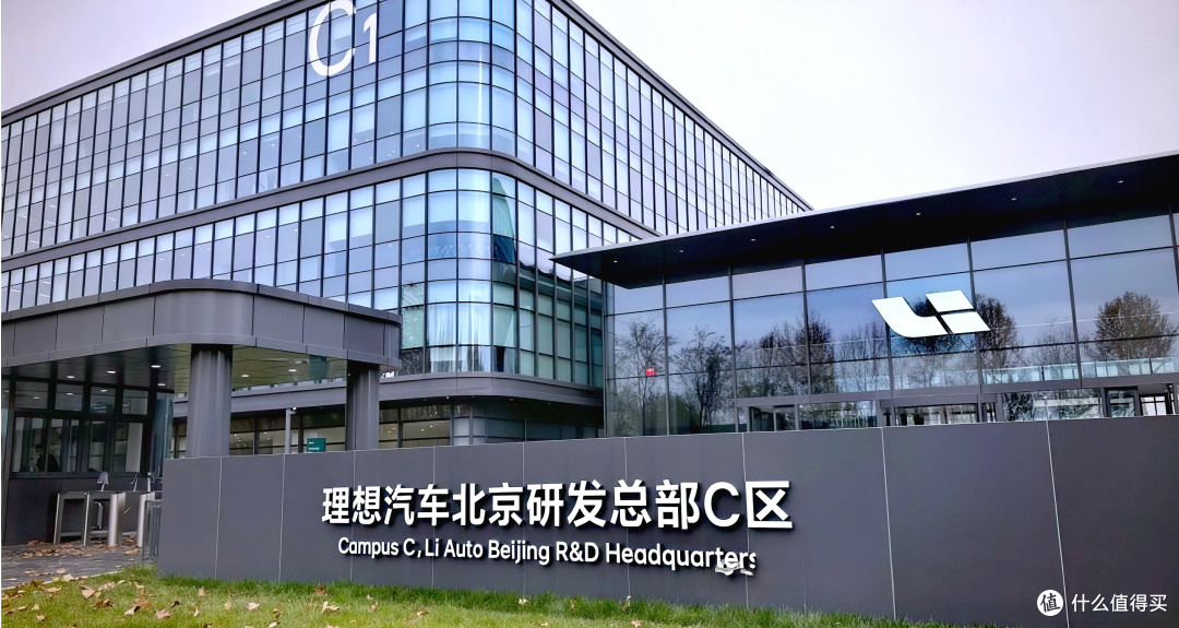 理想汽车:利润暴跌、关停门店、高管换血、大幅裁员,未来押注AI