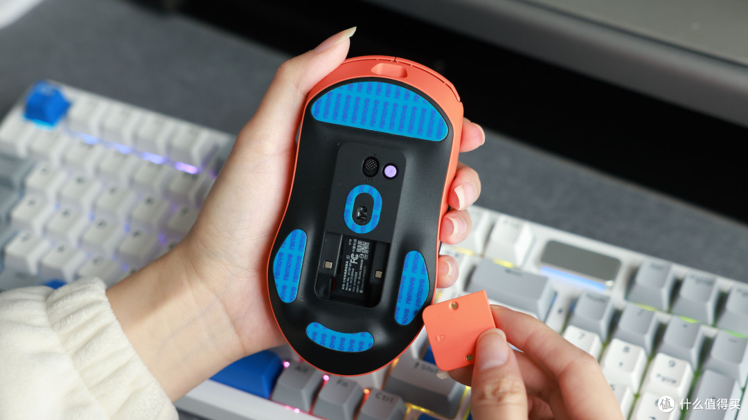 FPS玩家看过来!六边形战士雷柏VT9二代焰影橙鼠标真绝了!