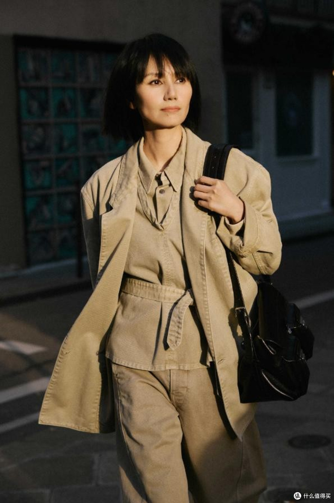袁泉带火一种新穿搭:肥大外套+宽松裤子,洋气减龄散发优雅气质