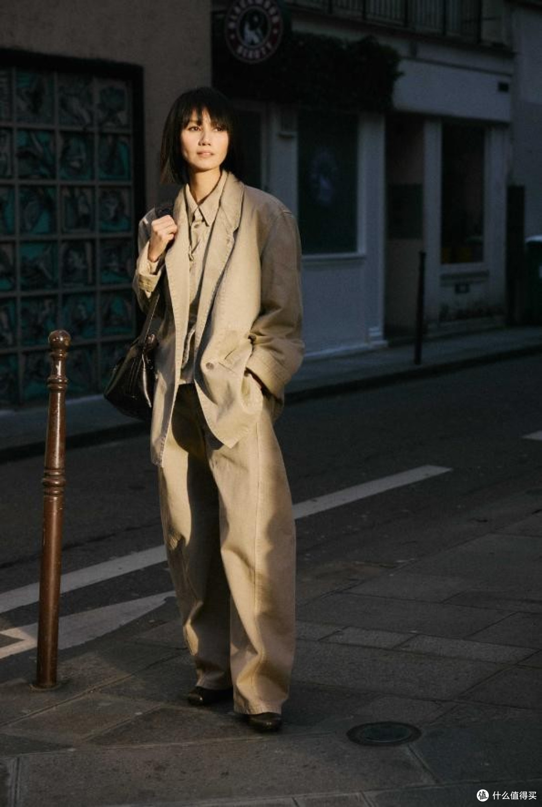 袁泉带火一种新穿搭:肥大外套+宽松裤子,洋气减龄散发优雅气质