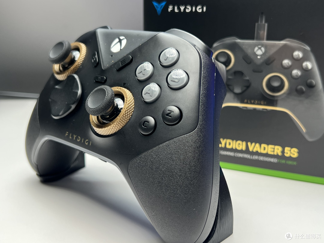 飞智的第一款Xbox授权手柄:黑武士5s,聊聊它和黑武士5Pro的区别